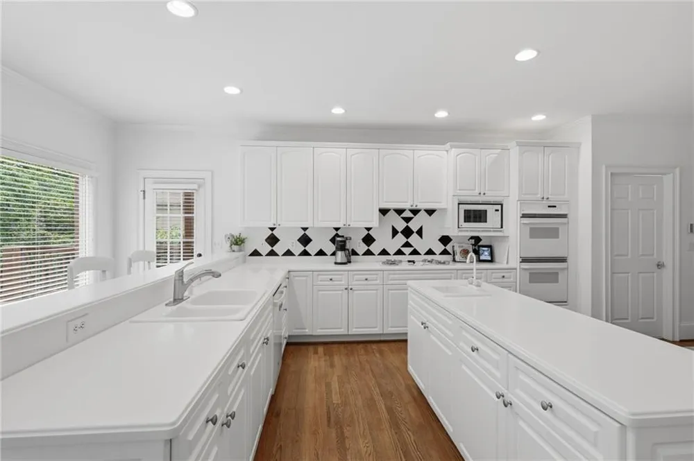 12125 Helleri Hollow Johns Creek, GA 30005