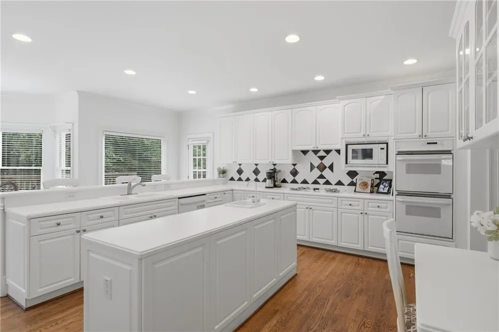 12125 Helleri Hollow Johns Creek, GA 30005