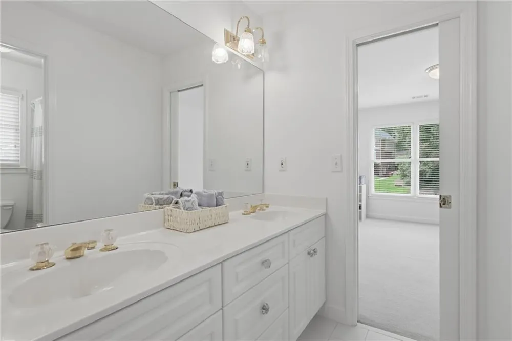 12125 Helleri Hollow Johns Creek, GA 30005