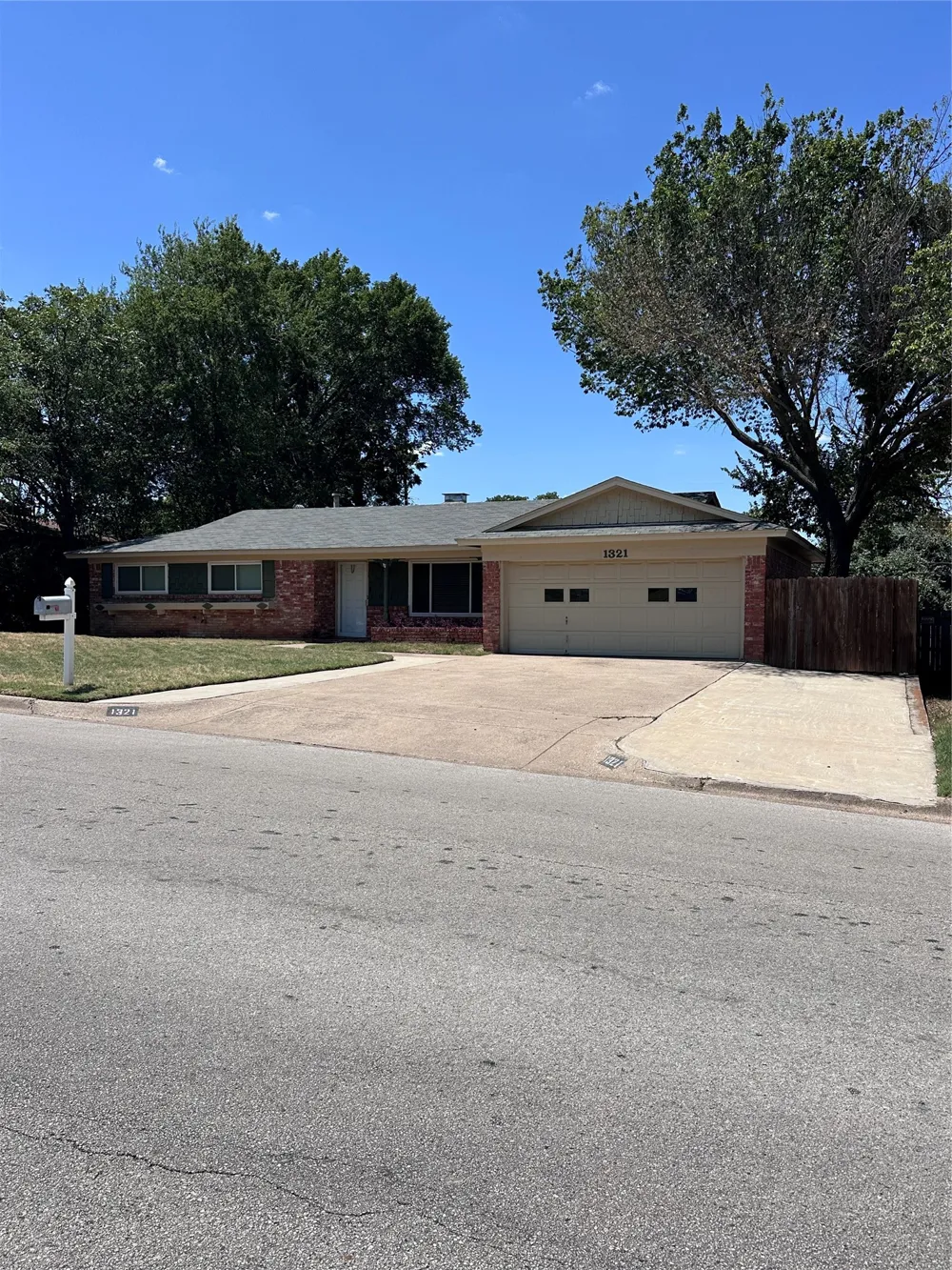 1321 Hurstview Drive Hurst, TX 76053