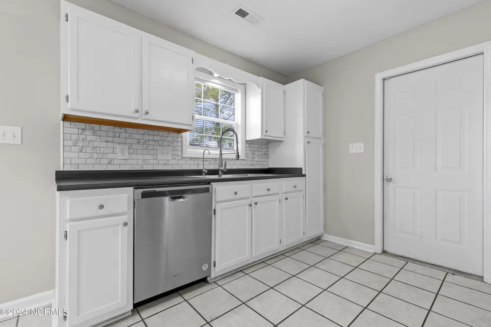 305 Foxridge Lane Hubert, NC 28539