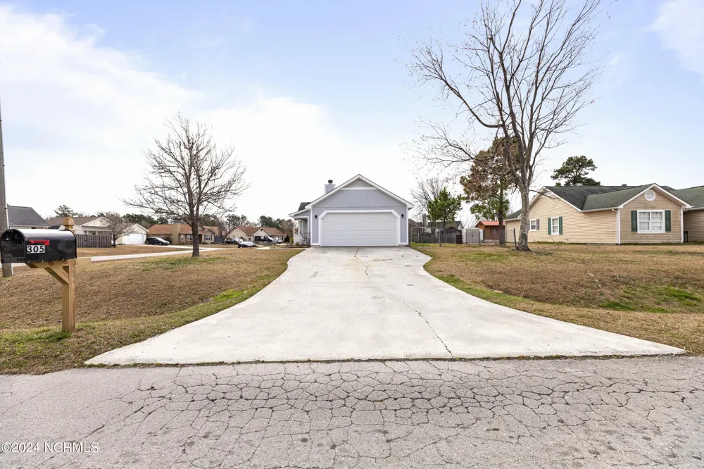 305 Foxridge Lane Hubert, NC 28539