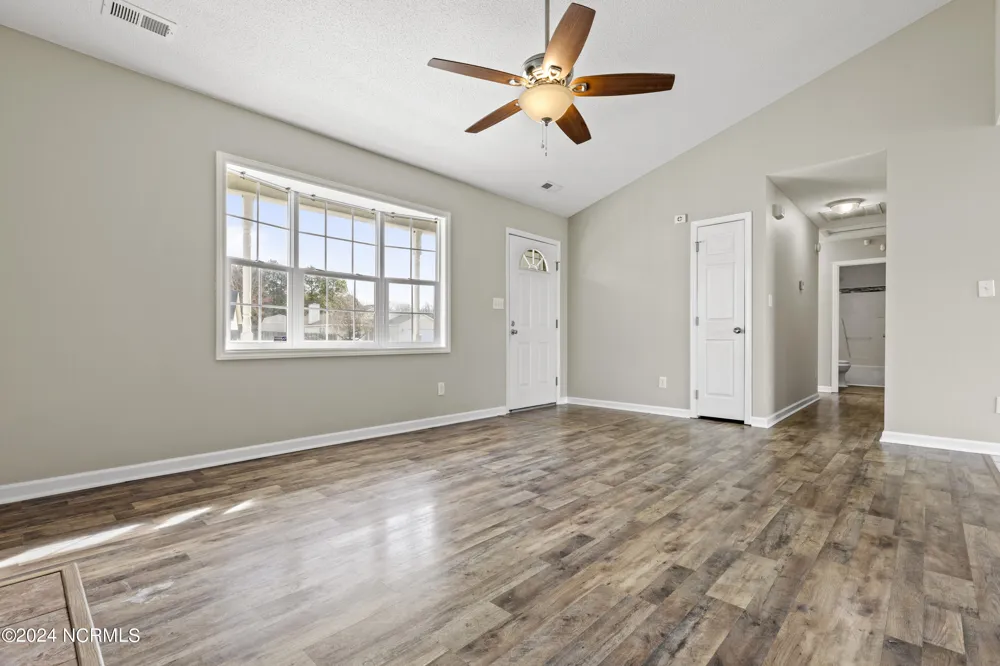 305 Foxridge Lane Hubert, NC 28539