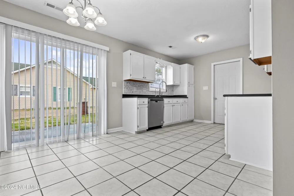 305 Foxridge Lane Hubert, NC 28539
