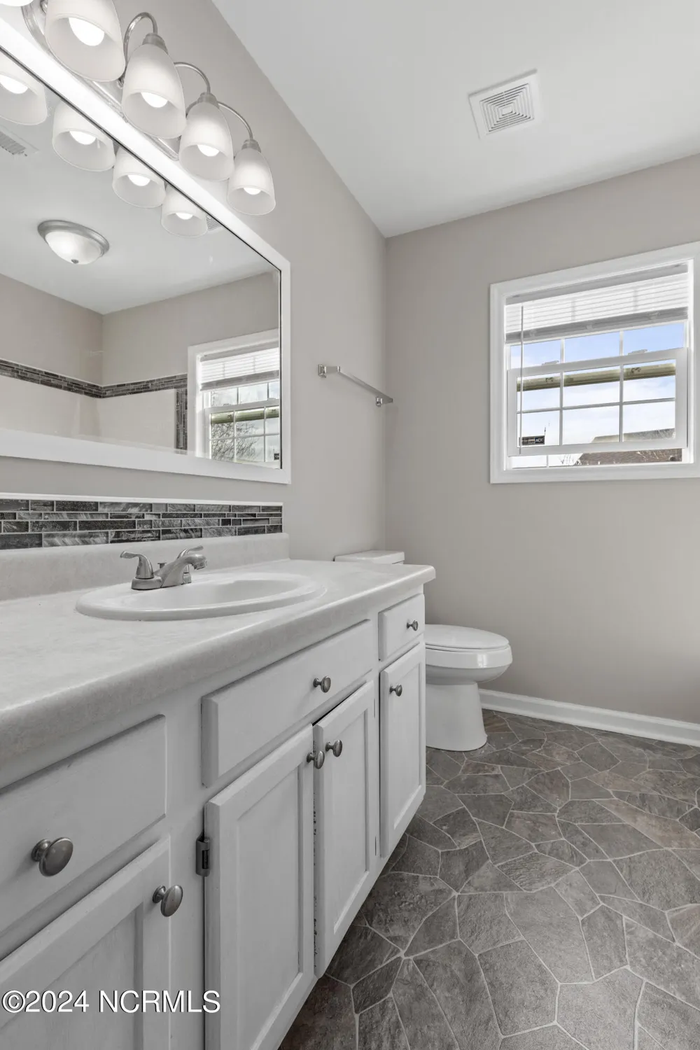 305 Foxridge Lane Hubert, NC 28539