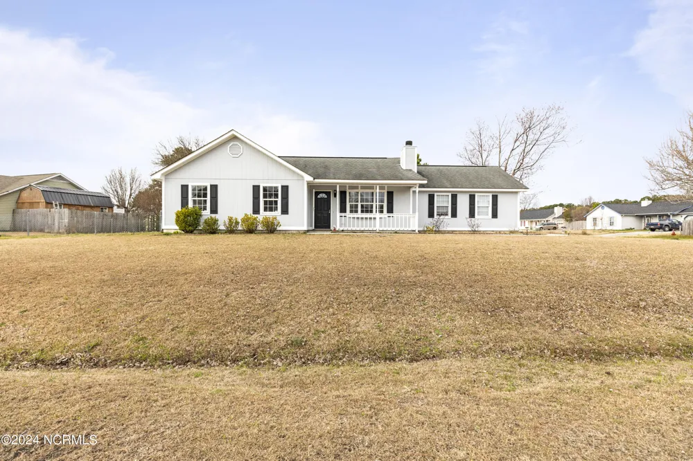 305 Foxridge Lane Hubert, NC 28539