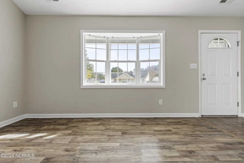 305 Foxridge Lane Hubert, NC 28539