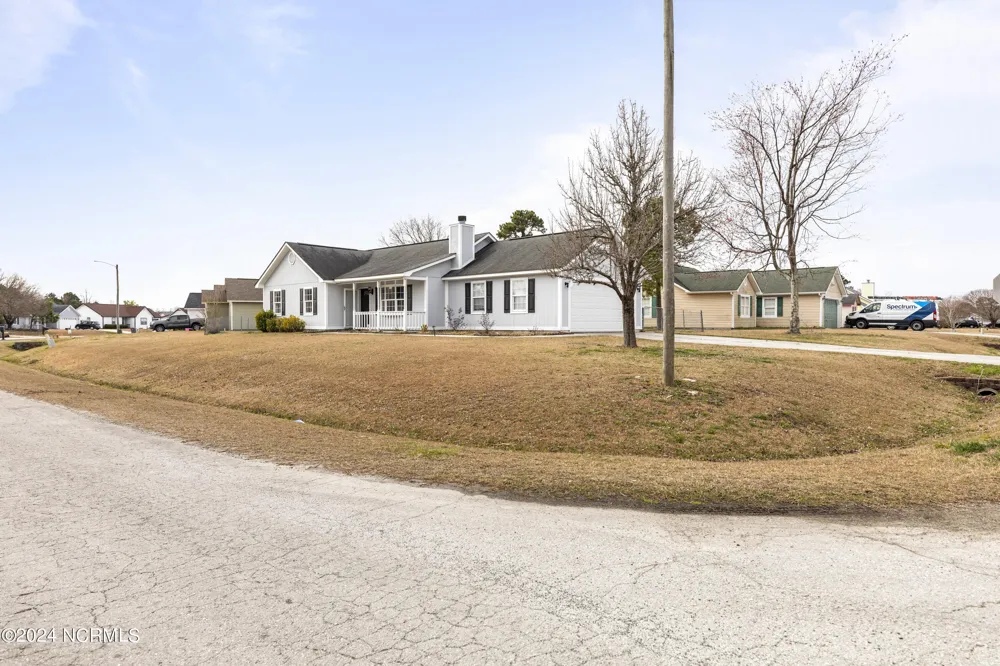 305 Foxridge Lane Hubert, NC 28539