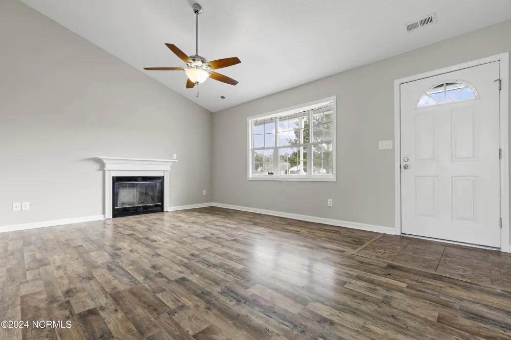 305 Foxridge Lane Hubert, NC 28539