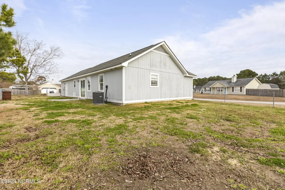 305 Foxridge Lane Hubert, NC 28539