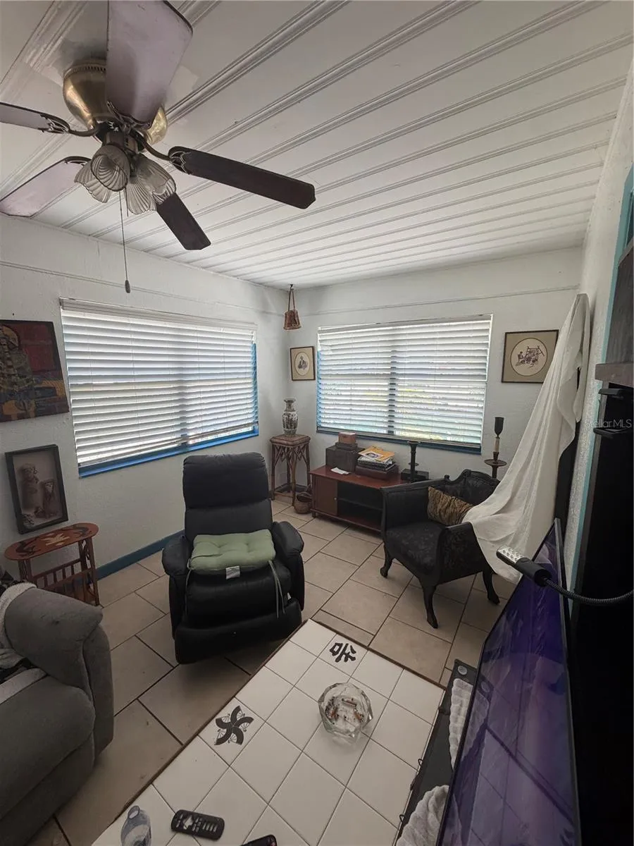 811 28TH AVENUE S St Petersburg, FL 33705