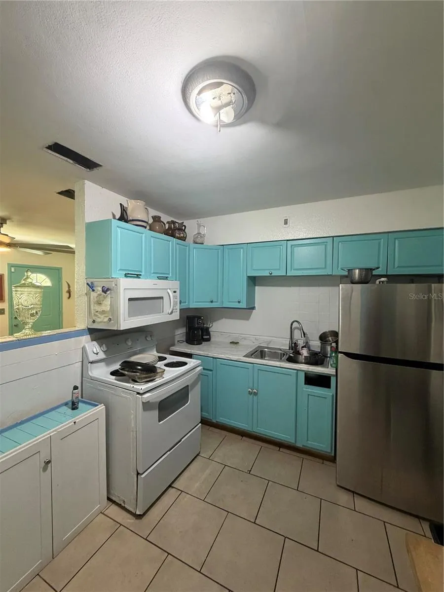 811 28TH AVENUE S St Petersburg, FL 33705