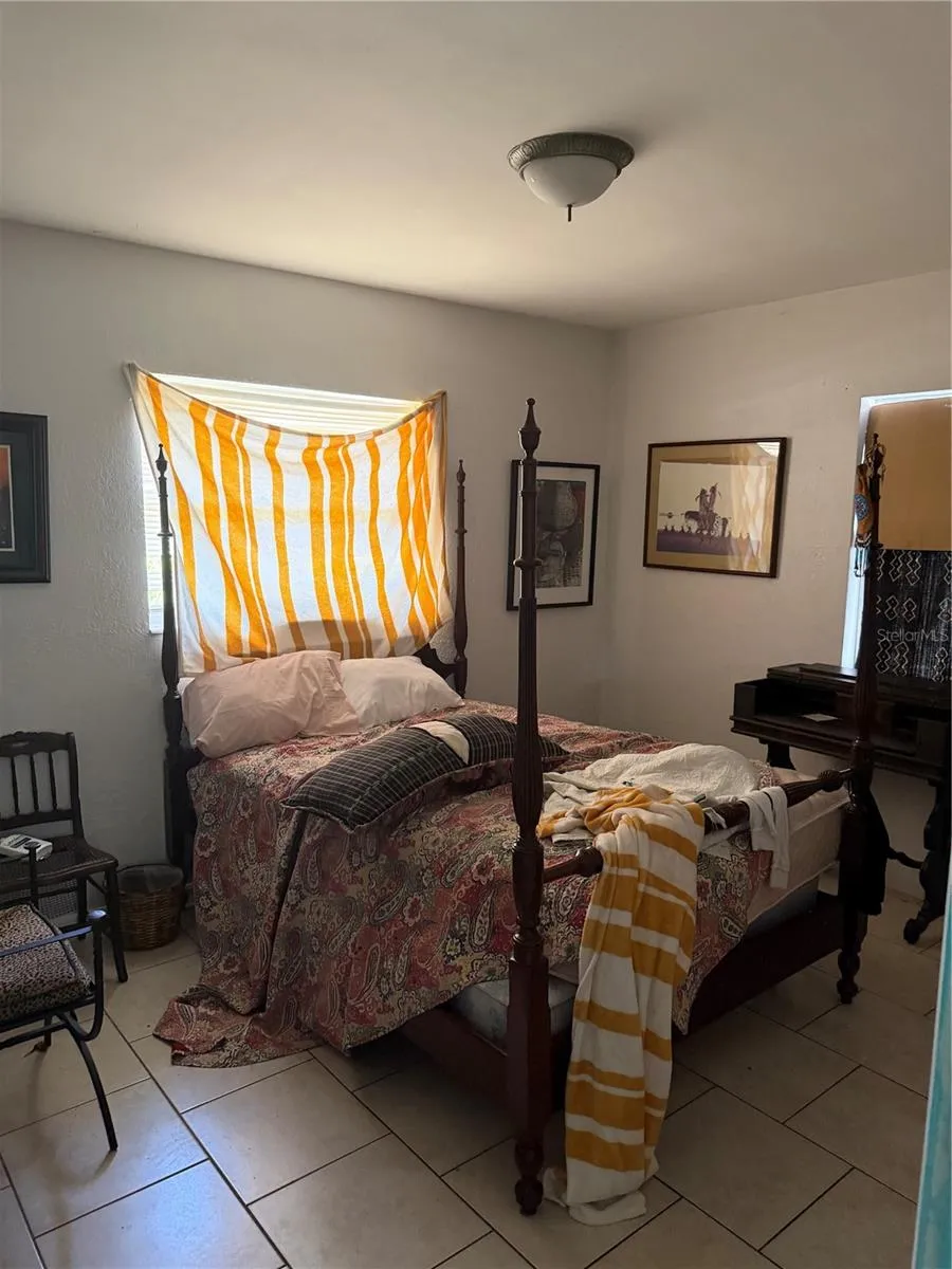 811 28TH AVENUE S St Petersburg, FL 33705