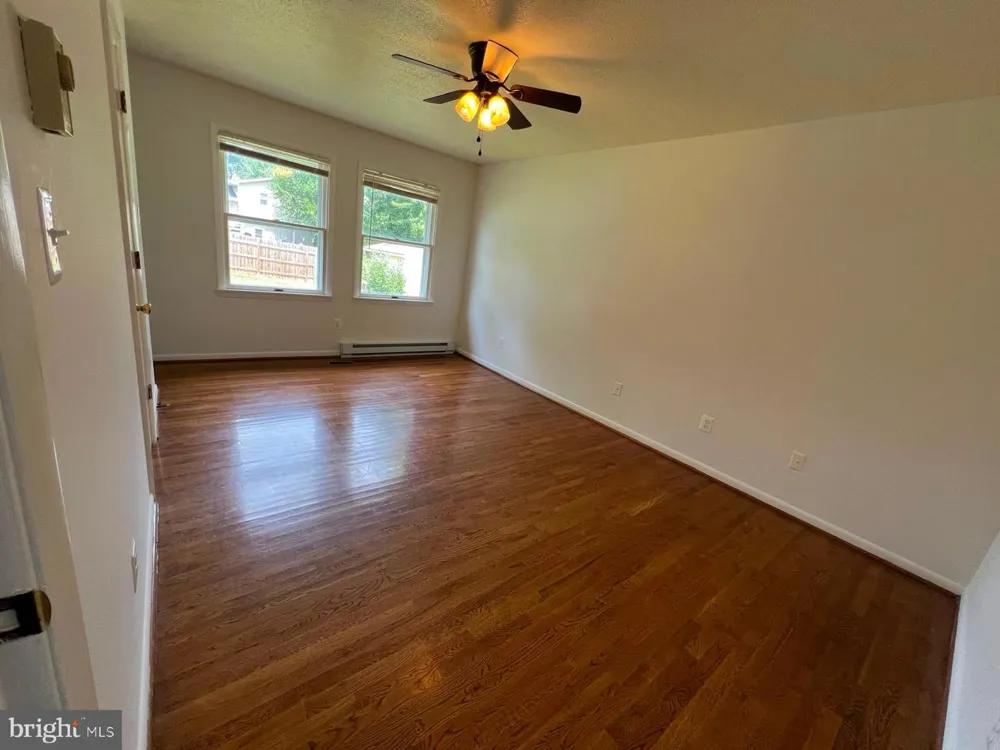 303 HACKBERRY DRIVE Stephens City, VA 22655