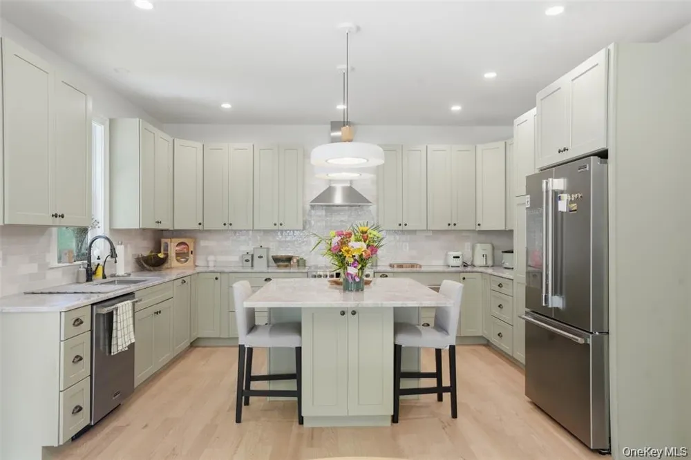 33 Howland Avenue Beacon, NY 12508