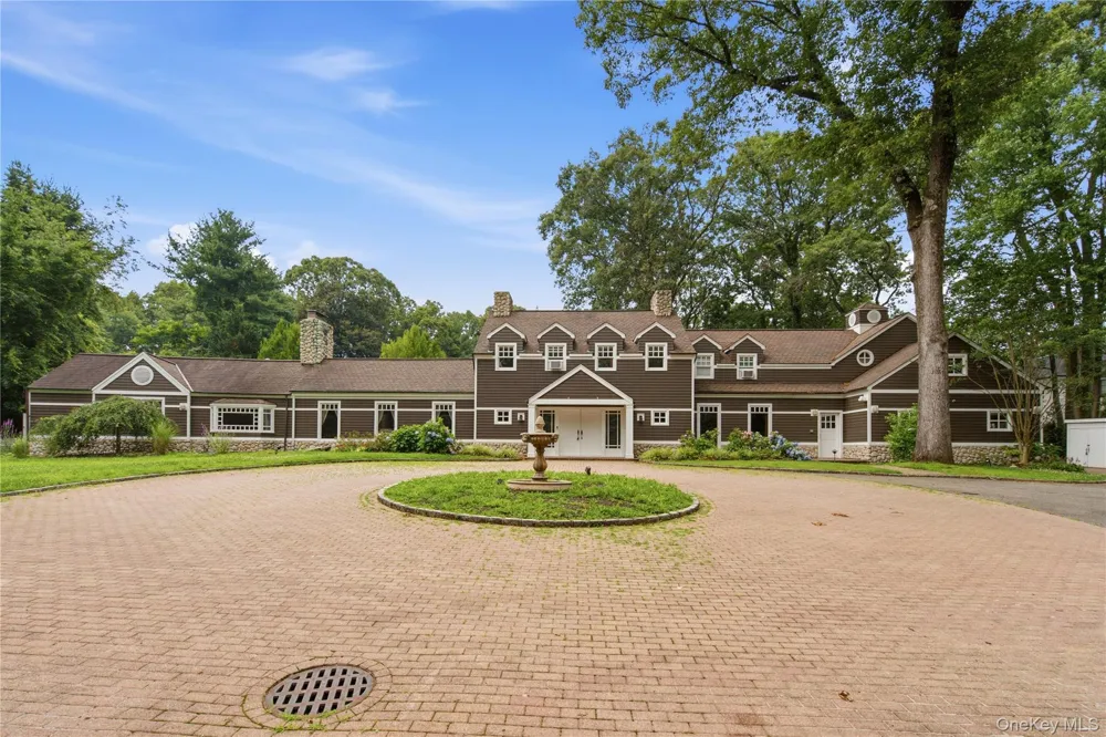 1620 Old Cedar Swamp Road Brookville, NY 11545