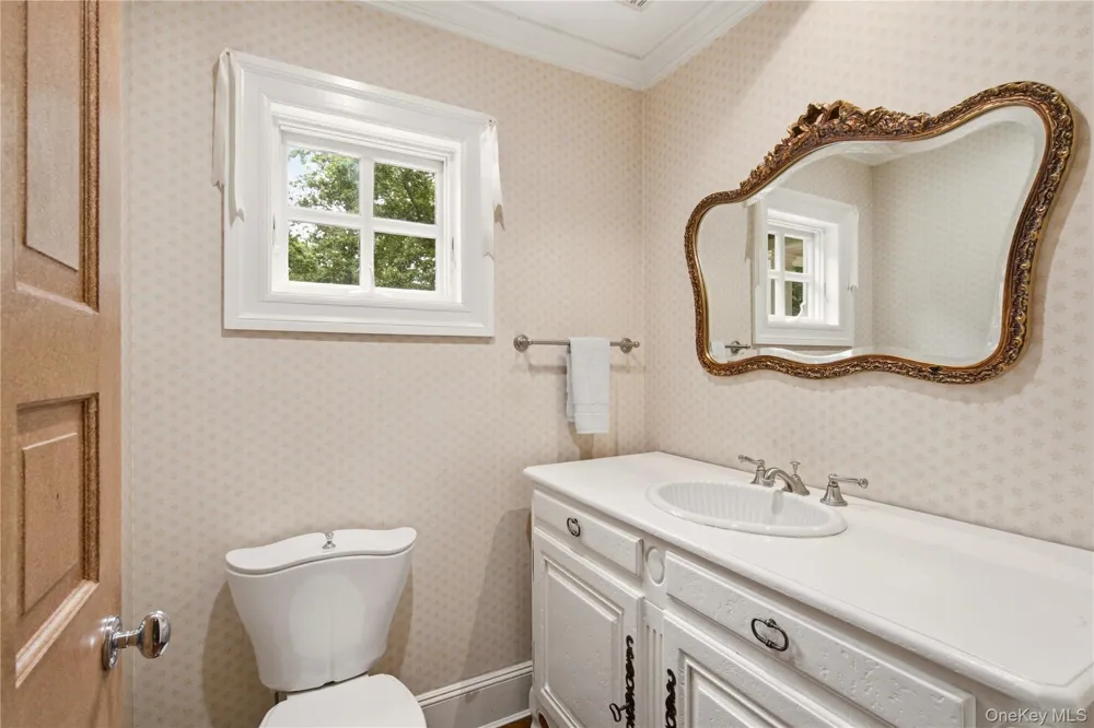 1620 Old Cedar Swamp Road Brookville, NY 11545