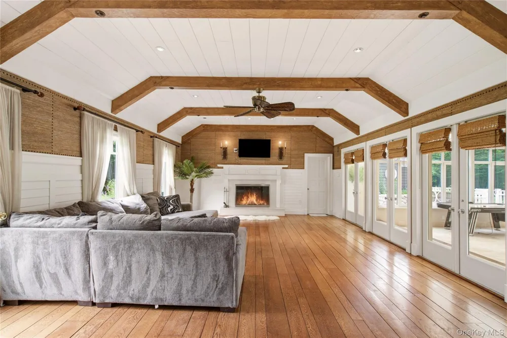 1620 Old Cedar Swamp Road Brookville, NY 11545