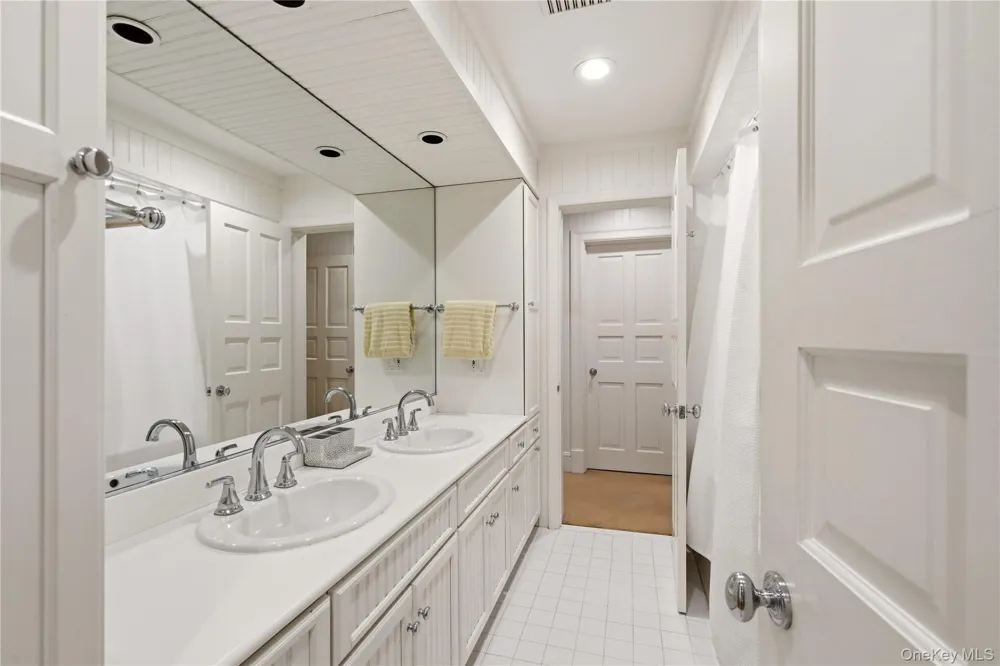 1620 Old Cedar Swamp Road Brookville, NY 11545