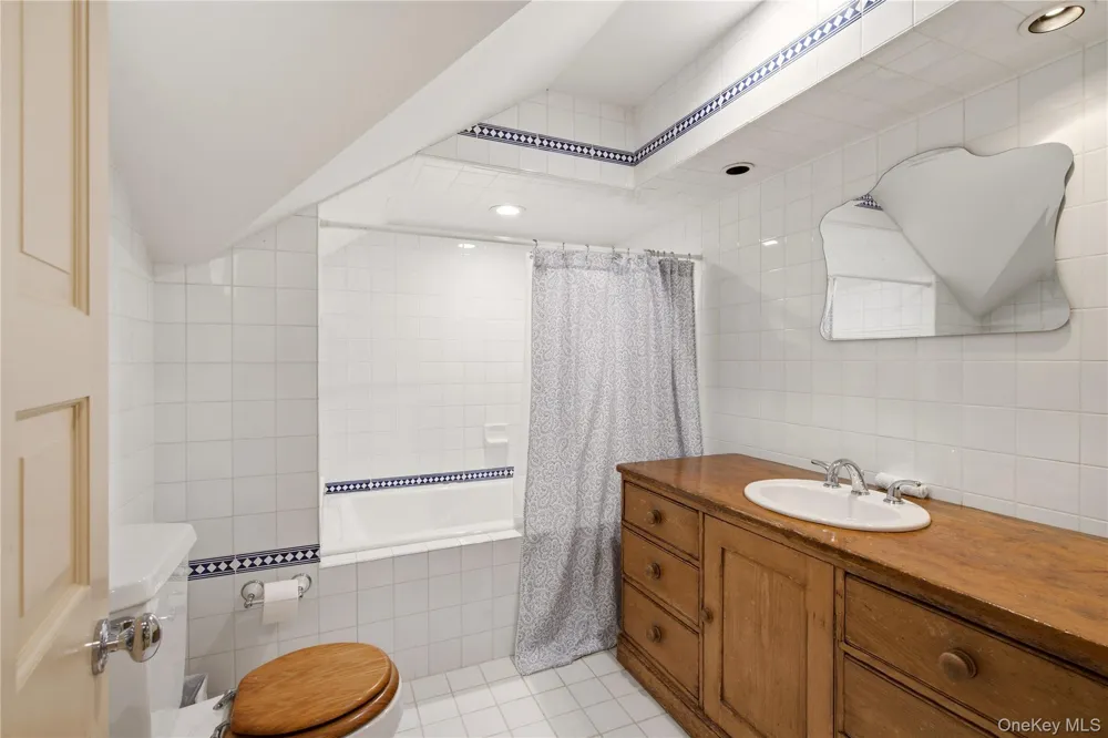 1620 Old Cedar Swamp Road Brookville, NY 11545