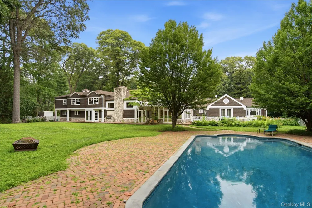 1620 Old Cedar Swamp Road Brookville, NY 11545