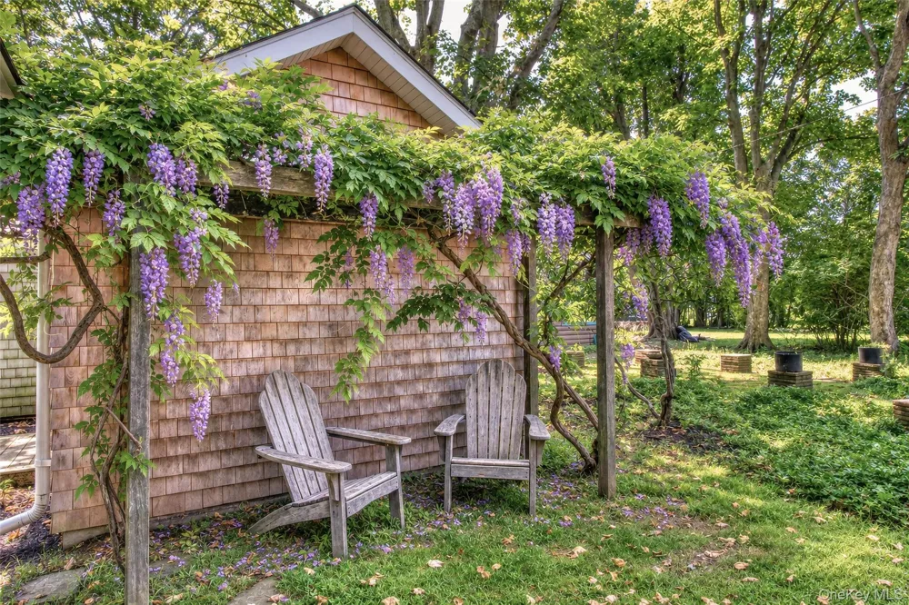 44 (1180) Sound Road Greenport, NY 11944