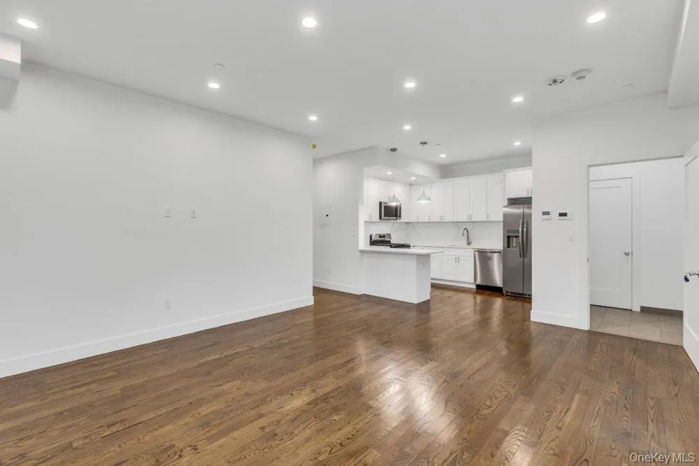 1431 Old Northern Boulevard #1 Roslyn, NY 11576