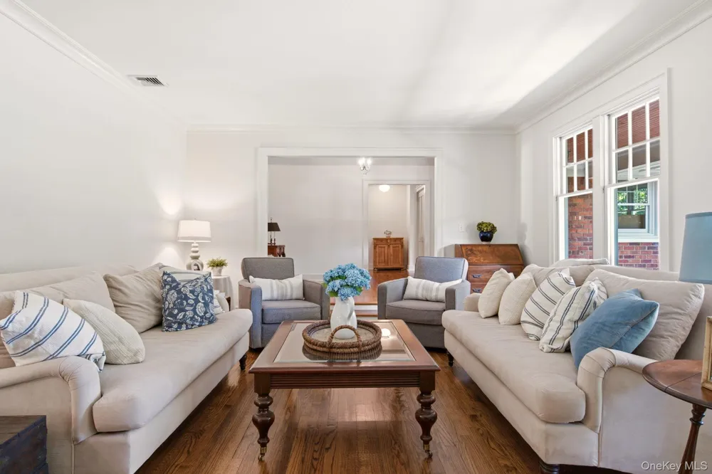 23 Renwick Avenue Huntington, NY 11743