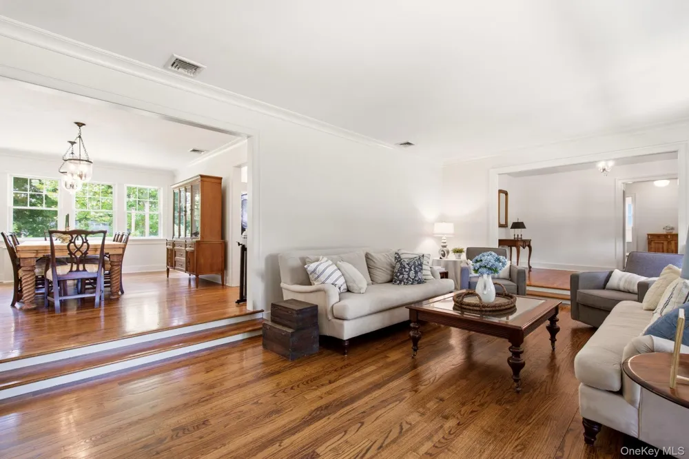 23 Renwick Avenue Huntington, NY 11743