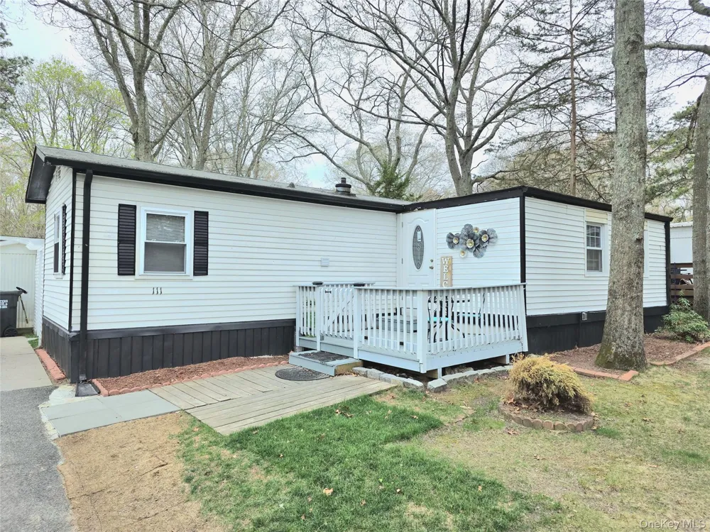 525 Riverleigh Avenue #111 Riverhead, NY 11901