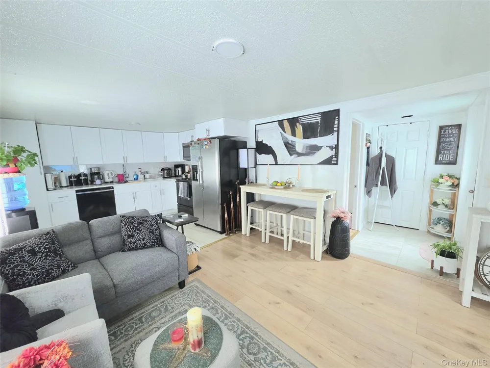 525 Riverleigh Avenue #111 Riverhead, NY 11901