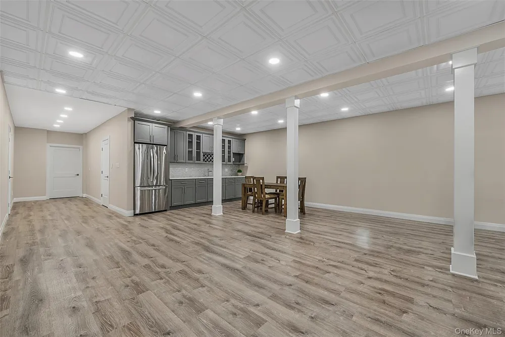 52102 Beech Tree Lane Plainview, NY 11803