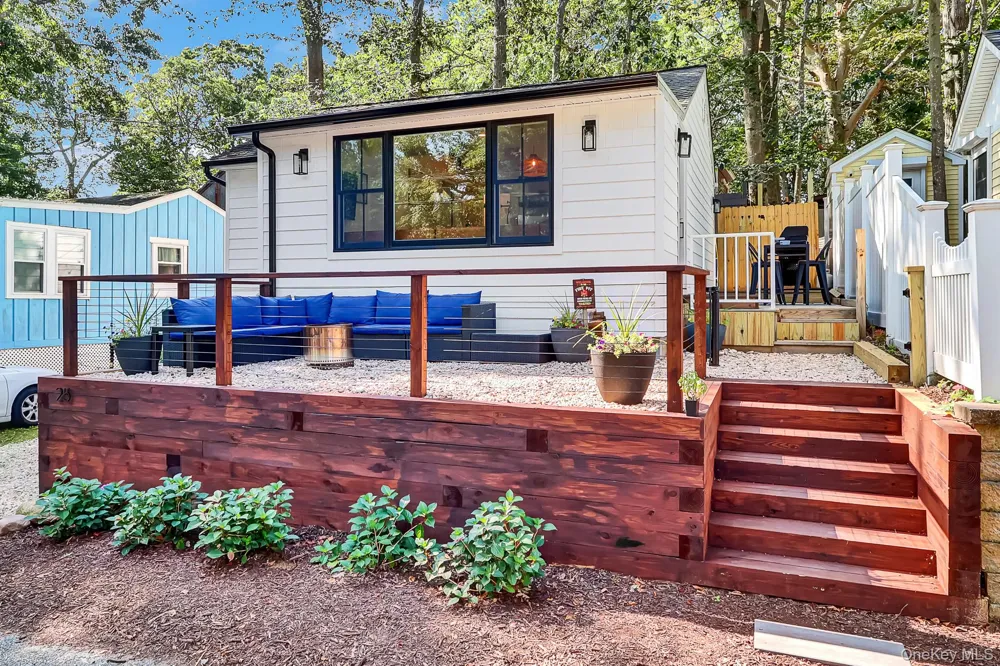 25 Cottage Road Baiting Hollow, NY 11933