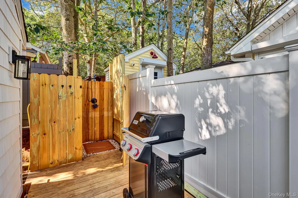 25 Cottage Road Baiting Hollow, NY 11933