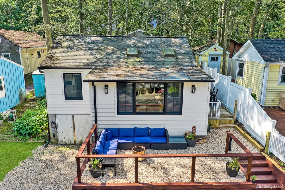 25 Cottage Road Baiting Hollow, NY 11933