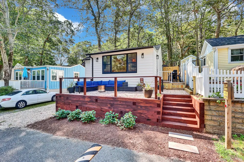 25 Cottage Road Baiting Hollow, NY 11933