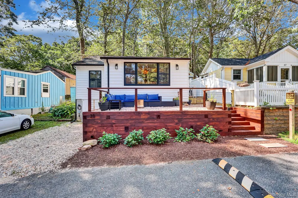 25 Cottage Road Baiting Hollow, NY 11933