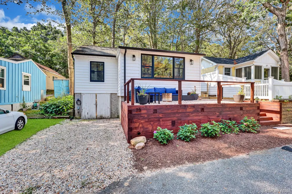 25 Cottage Road Baiting Hollow, NY 11933