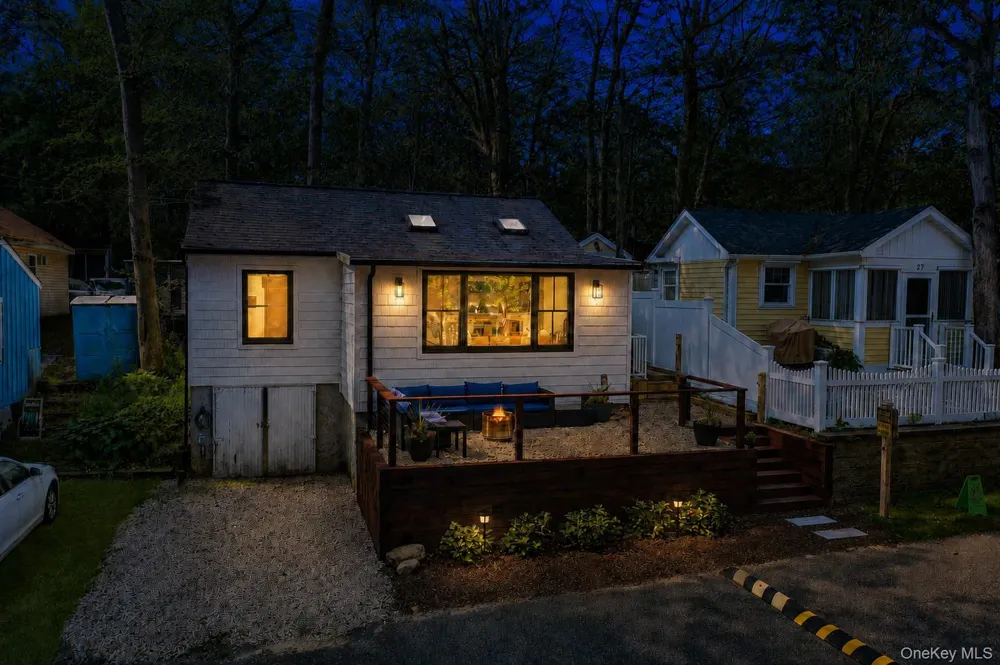 25 Cottage Road Baiting Hollow, NY 11933