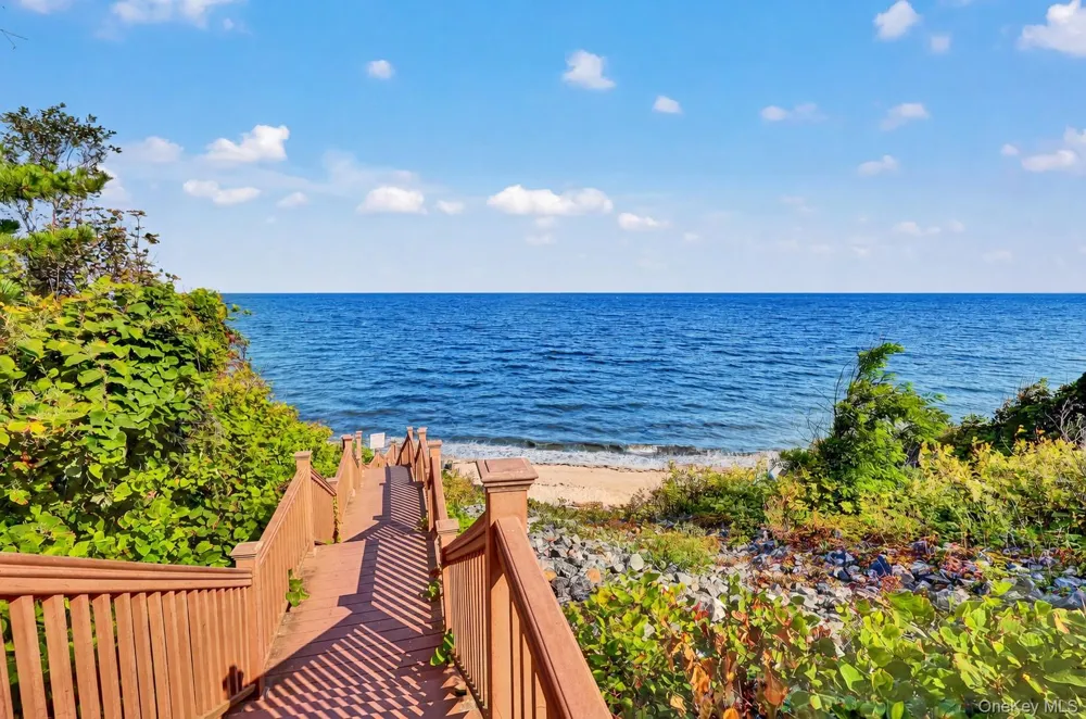 25 Cottage Road Baiting Hollow, NY 11933