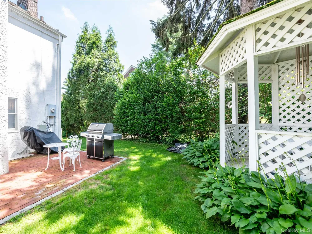 91 Pickwick Road Manhasset, NY 11030