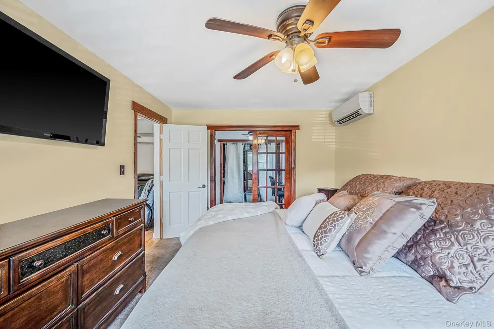 828 Strang Drive Wantagh, NY 11793
