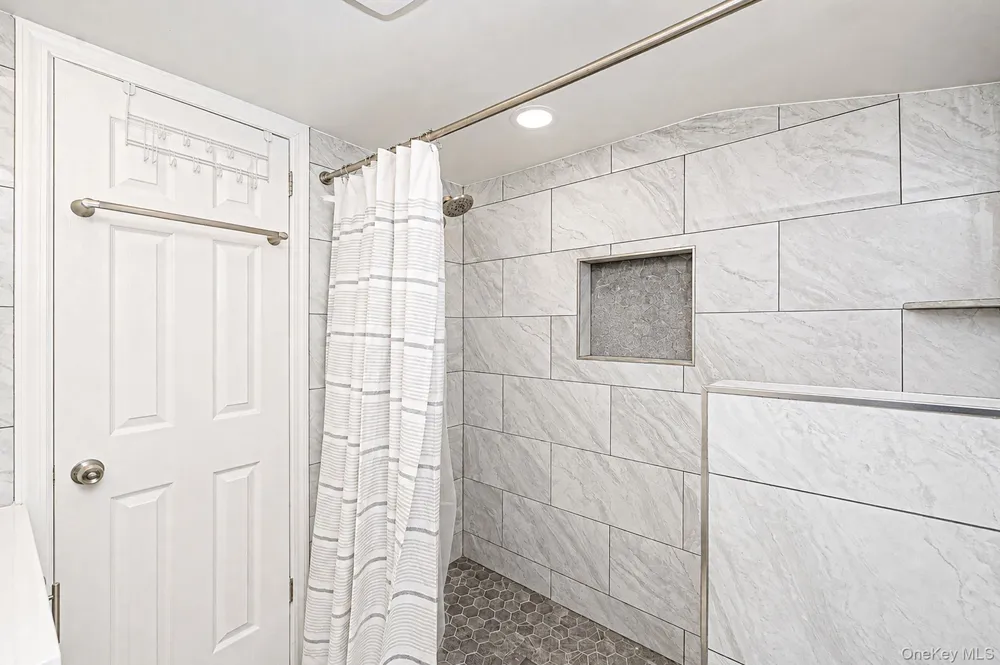 828 Strang Drive Wantagh, NY 11793