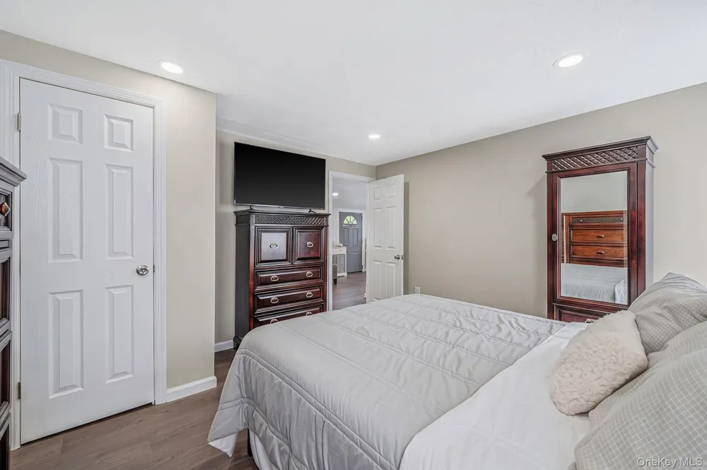 828 Strang Drive Wantagh, NY 11793