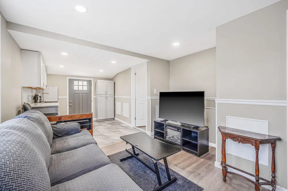 828 Strang Drive Wantagh, NY 11793