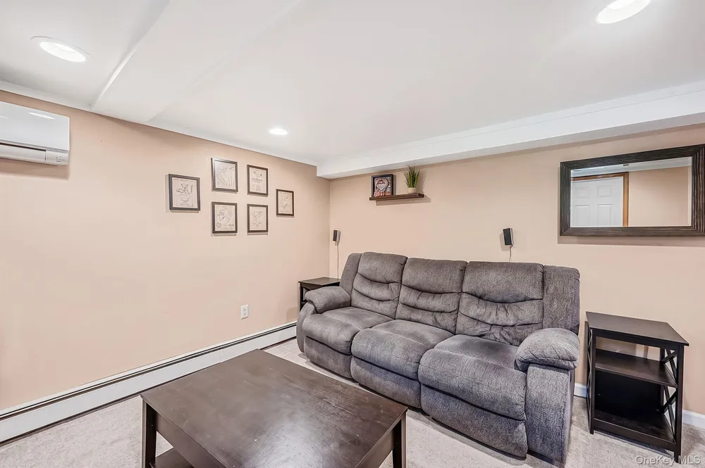 828 Strang Drive Wantagh, NY 11793