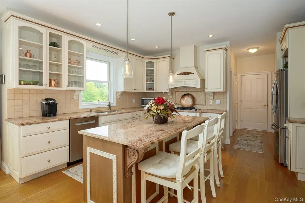 12 Nichris Lane Staatsburg, NY 12580