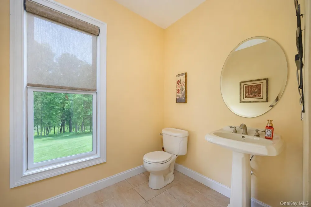 12 Nichris Lane Staatsburg, NY 12580