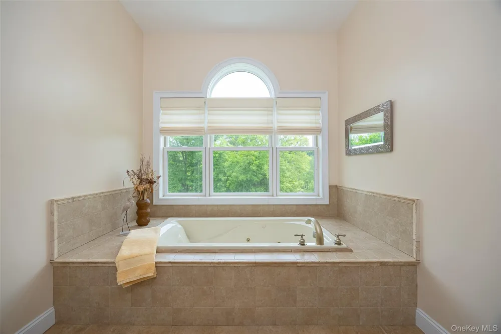 12 Nichris Lane Staatsburg, NY 12580