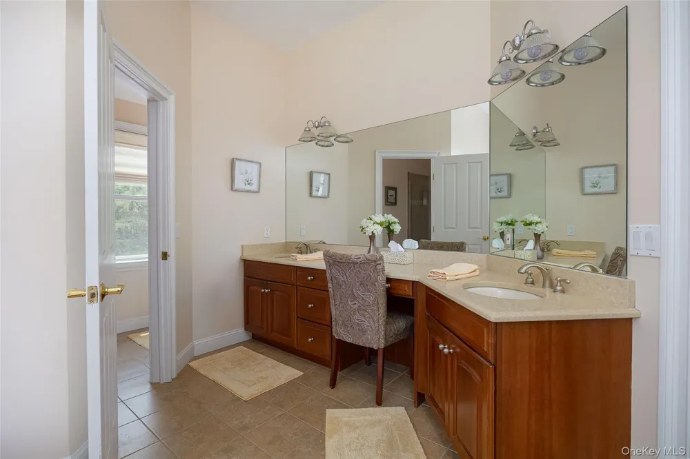 12 Nichris Lane Staatsburg, NY 12580